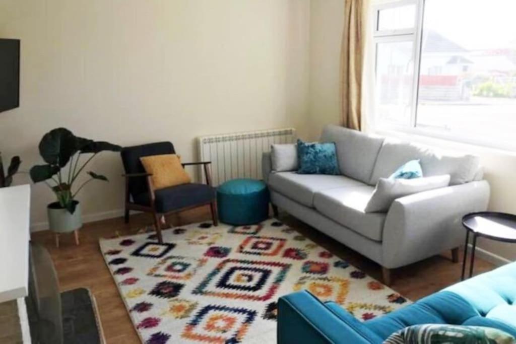 3-Bedroom Bungalow With Parking, Goldsithney, Penzance, Cornwall Perranuthnoe Bagian luar foto
